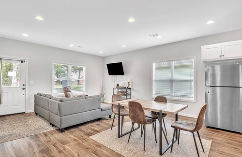 Columbus Haus | Comfy & Convenient 2BR Guest House in Columbus