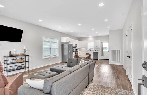 Columbus Haus | Comfy & Convenient 2BR Guest House in Columbus