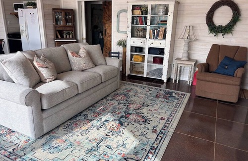 Shipshewana Haus | Comfy & Cozy Lakefront Cottage