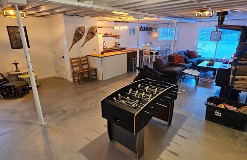 Potton Skihütte | Comfy creekside chalet+5 skiResorts+HiSpeedNet&Workspace+Fireplace&Hometheater