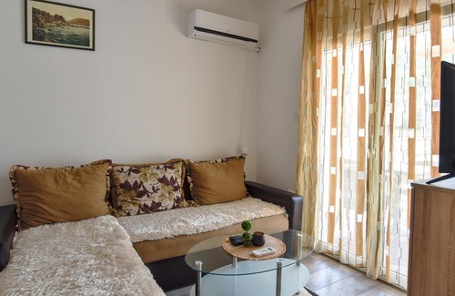 Bijeli do Wohnung | Comfy Flat w Balcony 5 min to Greco Beach in Budva