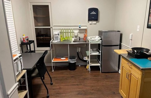 Near Eastside Wohnung | Comfy Mini-Apt * Near Downtown * Private Bed/Bath