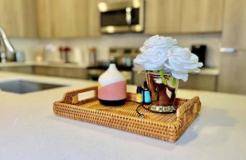 Deerwood Wohnung | Comfy Modern King Bed Pool Near Mayo Town Center