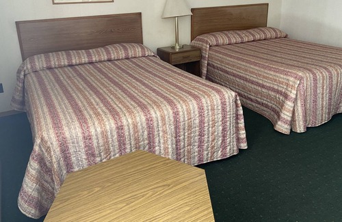 Lake Delton Hotel | Comfy Motel Room Block for Groups