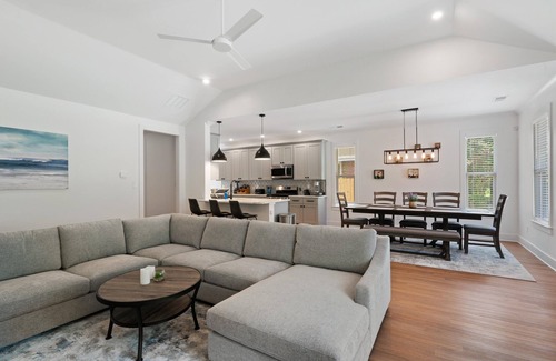 East Memphis Haus | Comfy New Home Blocks from the University of Memphis!