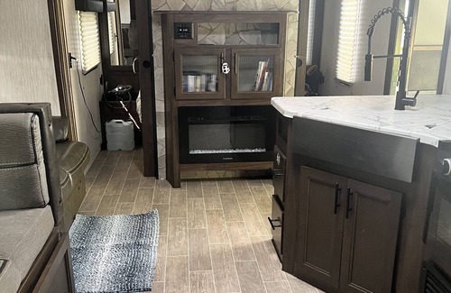 Bryant Pattengill East Haus | Comfy RV in the Heart of the City!n