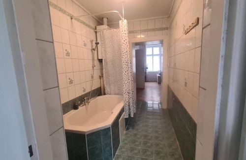 Landstrasse Wohnung | Commodious 3BR Apt. Ideal for Families and Friends