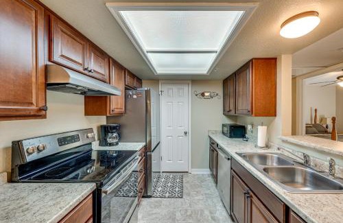 Laughlin Wohnung | Community Pool and Gym Apt 5 Mi to Laughlin Casinos