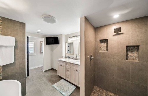 Cocoa Beach Resort | Compass 2BR Suite - Gourmet Kitchen - Water view