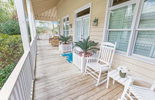 Litchfield by the Sea Haus | Compass Point 82 3BR 3 BA House w Kitchen