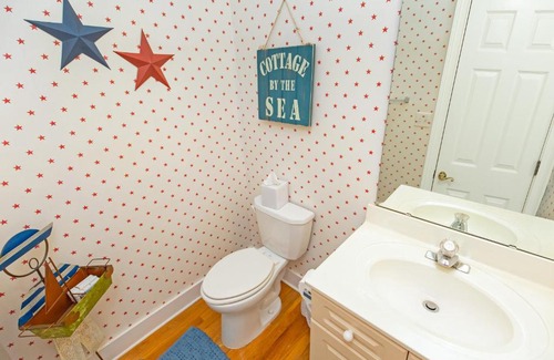 Litchfield by the Sea Haus | Compass Point 82 3BR 3 BA House w Kitchen