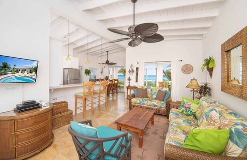 Old Man Bay Haus | Conched Out: Island Chic Bungalow mit üppiger tropischer Landschaft, Pool & Hinterhof Schnorcheln