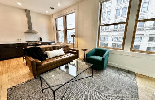Van Buren Haus | Condo B - Gallery Suite - Downtown Marion