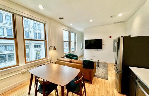 Van Buren Haus | Condo B - Gallery Suite - Downtown Marion