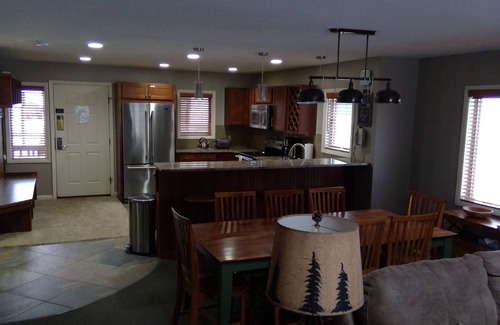 Thompsonville Eigentumswohnung | Condo- Fairway #18 of Betsie Golf course at Crystal Mntn