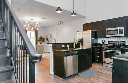 Central Business District Eigentumswohnung | Condo in Midtown. One block from downtown. Minutes from Texas Medical Center