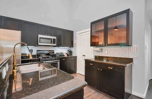 Central Business District Eigentumswohnung | Condo in Midtown. One block from downtown. Minutes from Texas Medical Center