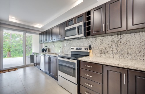 Villarreal Haus | Condo Jacarandas #15, Pool & Gated Security