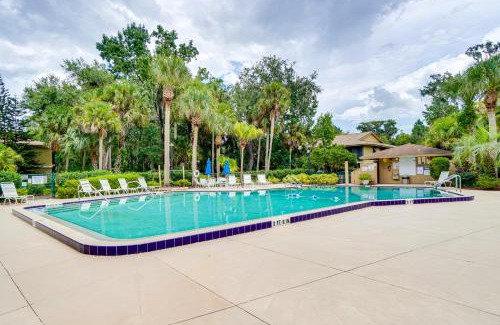 Deltona Lakes Wohnung | Condo with Pool and Beach Access Near Theme Park