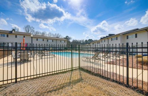 Oxford Wohnung | Condo with Pool Walk to University of Mississippi!