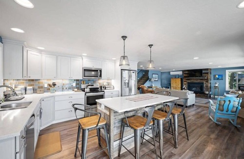 Worley Haus | Conkling Bay Escape | Fantastic Lakefront Home