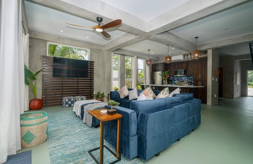 Placencia Eigentumswohnung | Conmigo Villas - 6 Bedroom Beachfront w/ Pool