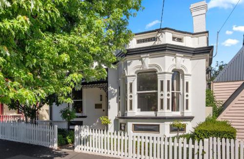 Battery Point Haus | Connage - Historic Battery Point Police Station