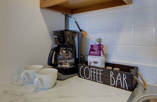 North Canton Wohnung | Contemporary 1 BD | Near Hall of Fame & Airport