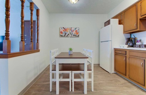 North Canton Wohnung | Contemporary 1 BD | Near Hall of Fame & Airport