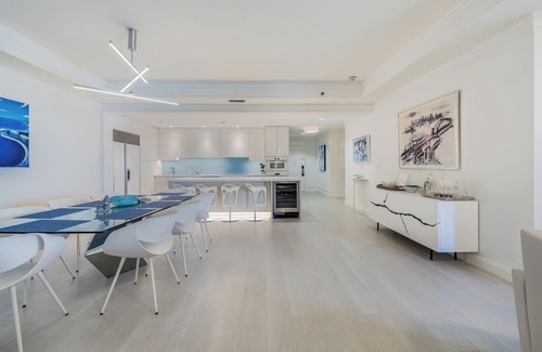 Seven Mile Beach Eigentumswohnung | Contemporary Beachfront Residence at The Ritz-Carlton Resort, sleeps 6