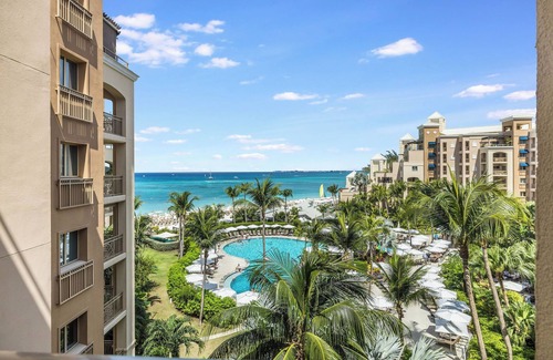 Seven Mile Beach Eigentumswohnung | Contemporary Beachfront Residence at The Ritz-Carlton Resort, sleeps 6