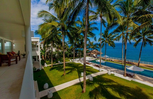 Candi Dasa Villa | Modern-Kolonialstil Villa mit 3 Schlafzimmern und Meerblick, Candidasa;