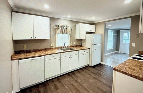 Conneaut Lakeshore Hütte | Contemporary Cottage Located Near Conneaut Lake