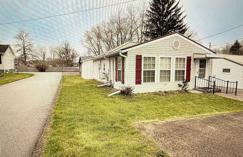 Conneaut Lakeshore Hütte | Contemporary Cottage Located Near Conneaut Lake