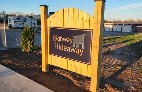 Jenkins Haus | Contemporary Highway Hideaway in Marionville