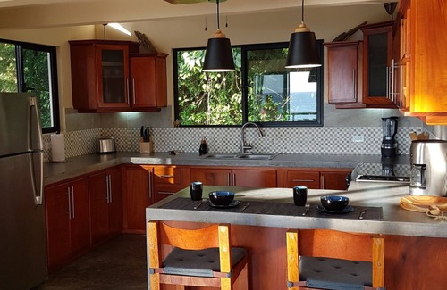 Puerto Carrillo Haus | Modernes Hanghaus mit Blick auf den Pazifischen Ozean.