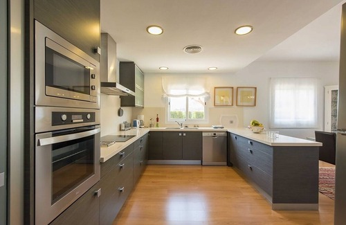 Les Palmeres Villa | Contemporary One-Level Villa, A/C, Private Pool, Mountain Views - 20mins Walk to Port de Pollenca!