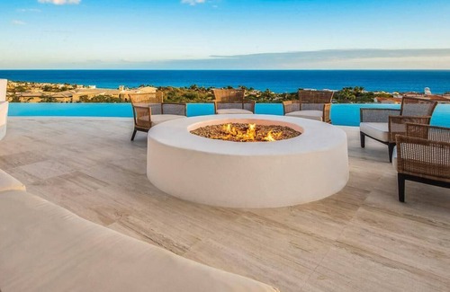 Ampliacion Juarez Villa | Contemporary Styled Six Bedroom Villa