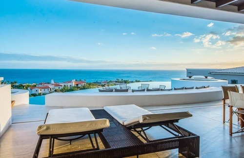 Ampliacion Juarez Villa | Contemporary Styled Six Bedroom Villa