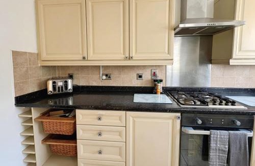 Swindon Haus | Contractor Friendly House - Sleeps upto 8