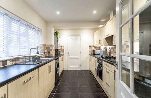 Swindon Haus | Contractors*Long Stays Discounts*Wyvern