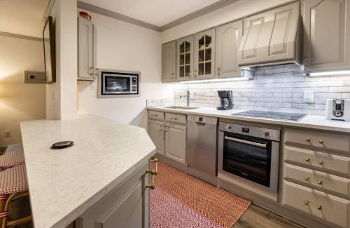 Vail Haus | Convenience and Style, Two Q Beds