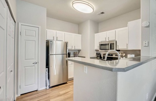 Clearfield Wohnung | Convenient 1st Floor 2BR with Pool, Hot Tub, and Extra Bed, Near Hill AFB