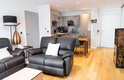 Noisy-le-Grand Wohnung | Convenient 2-bedroom apartment near subway