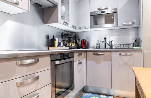 Noisy-le-Grand Wohnung | Convenient 2-bedroom apartment near subway