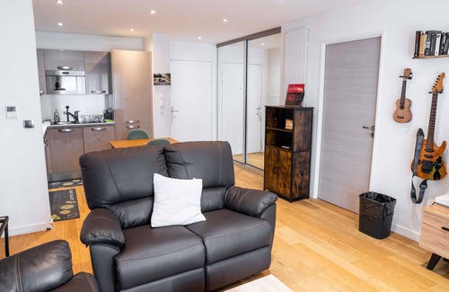 Noisy-le-Grand Wohnung | Convenient 2-bedroom apartment near subway