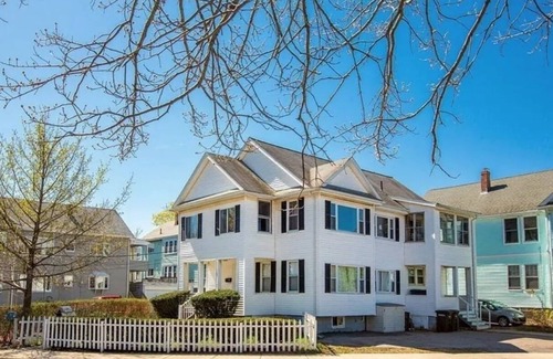 Somerville Wohnung | Convenient 2-bedroom apartment with water views by Assembly Row in Somerville