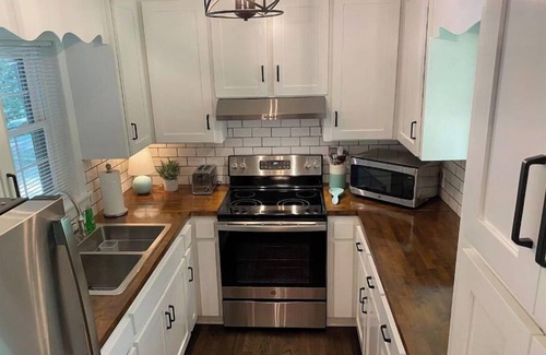 Gainesville Haus | Pine Valley Place / Entire 3 Bedroom house