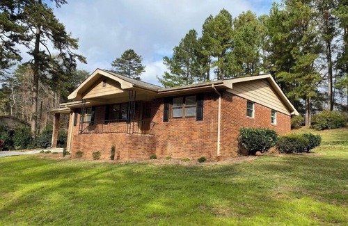 Gainesville Haus | Pine Valley Place / Entire 3 Bedroom house