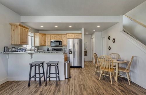 Layton Haus | Convenient 3BR with King Beds Near Hill AFB and Davis Conference Center